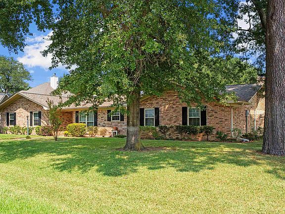 3rd image of 100 Holly Hill Ln
