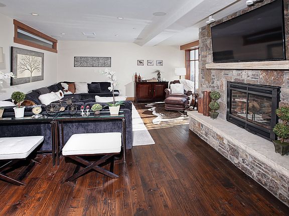 4th image of 610 W Lionshead Cir #511