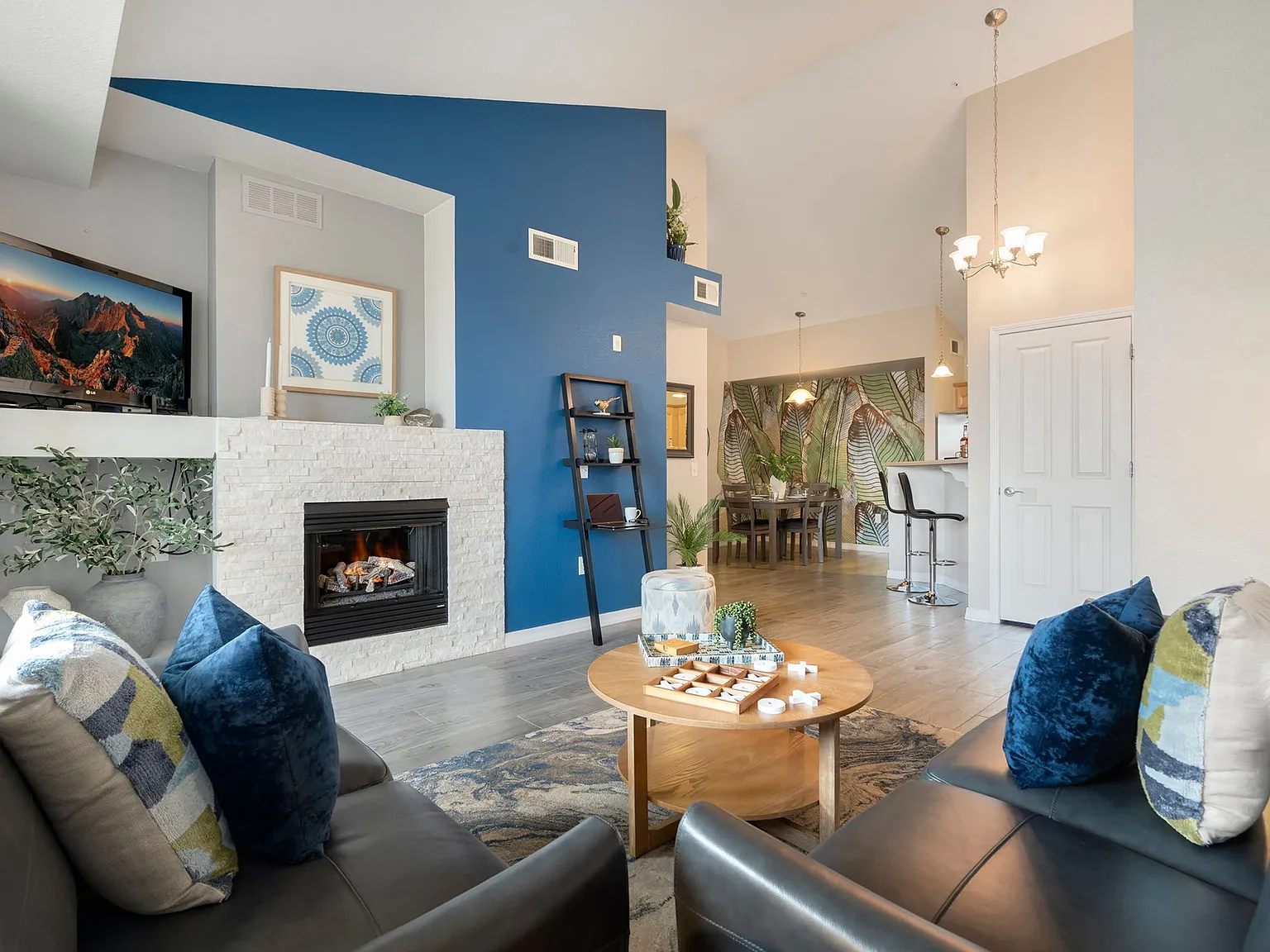 2 bed, 1044 sqft, $2,950 — Photo 3