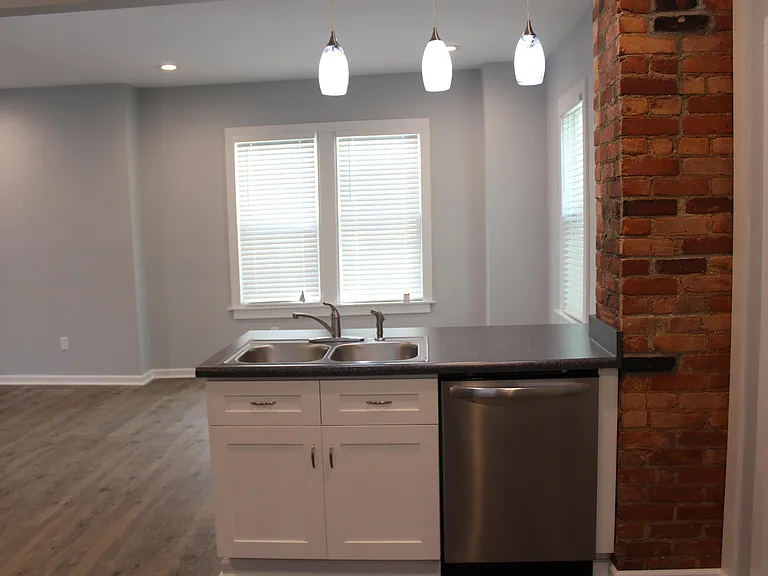 932 Linwood Ave — Photo 3