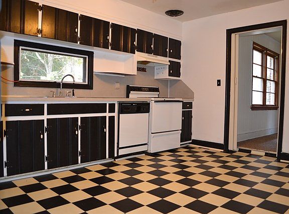 3rd image of 254 Grove Park Cir