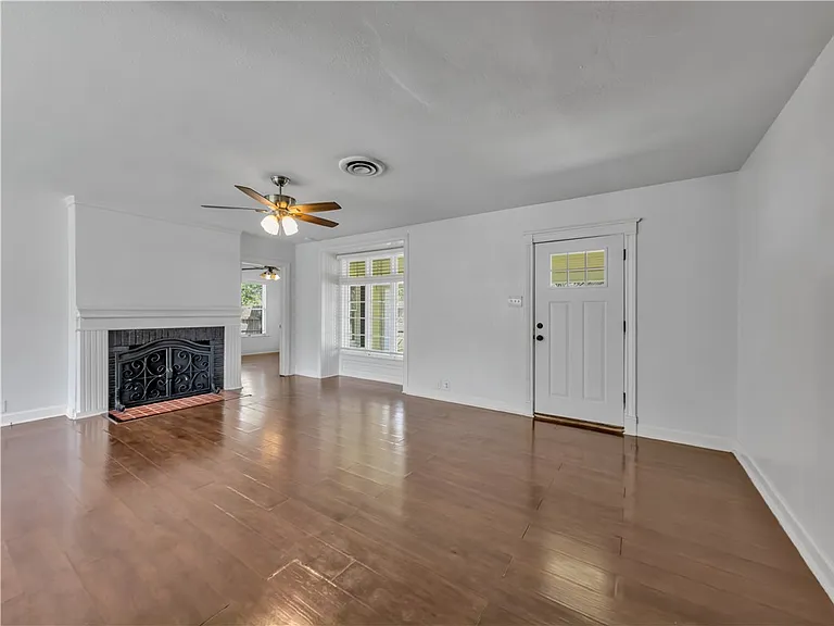 329 Foster Dr — Photo 5