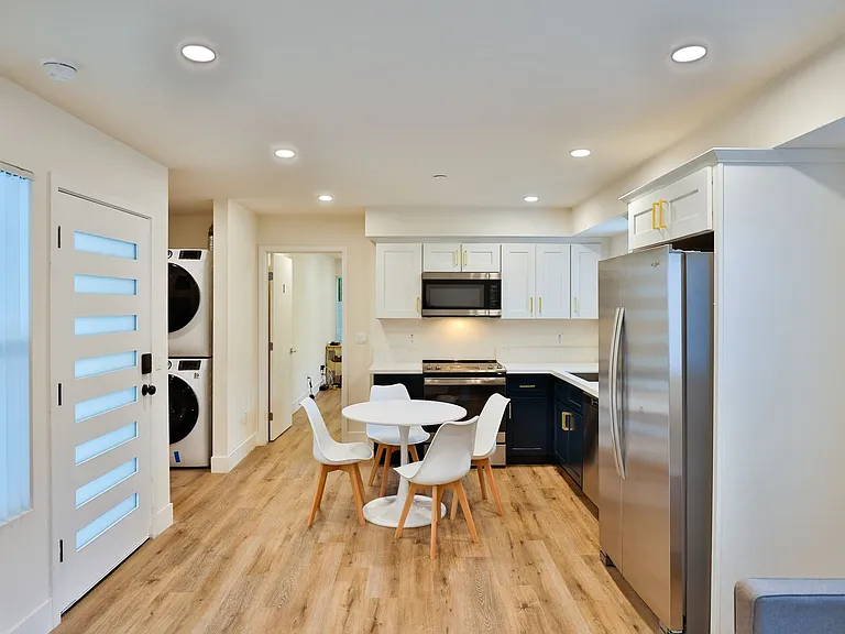 1164 W 37th Pl — Photo 38