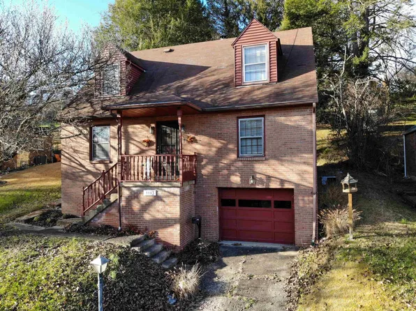 1113 Sunset Dr, Fairmont, WV 26554