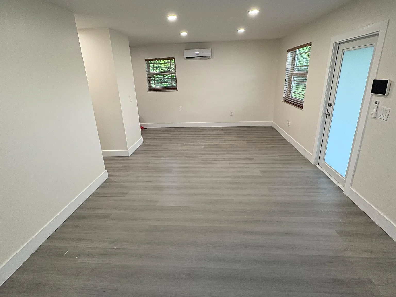 3 bed, 1032 sqft, $3,200 — Photo 2