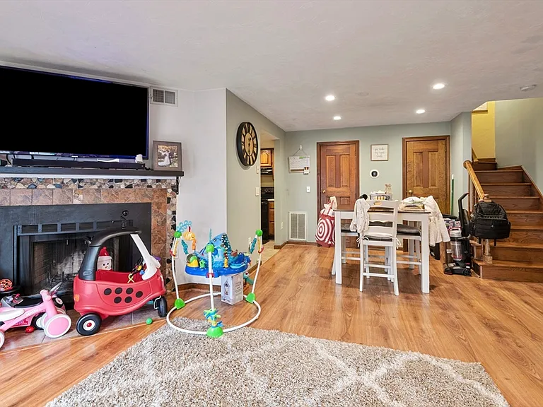 156 Quincy Shore Dr #71 — Photo 2