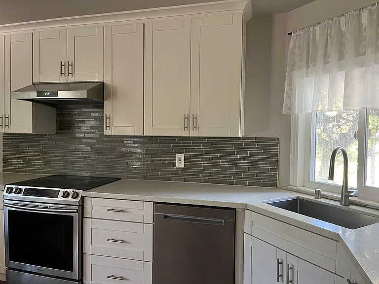 1371 Johnson Ave — Photo 3