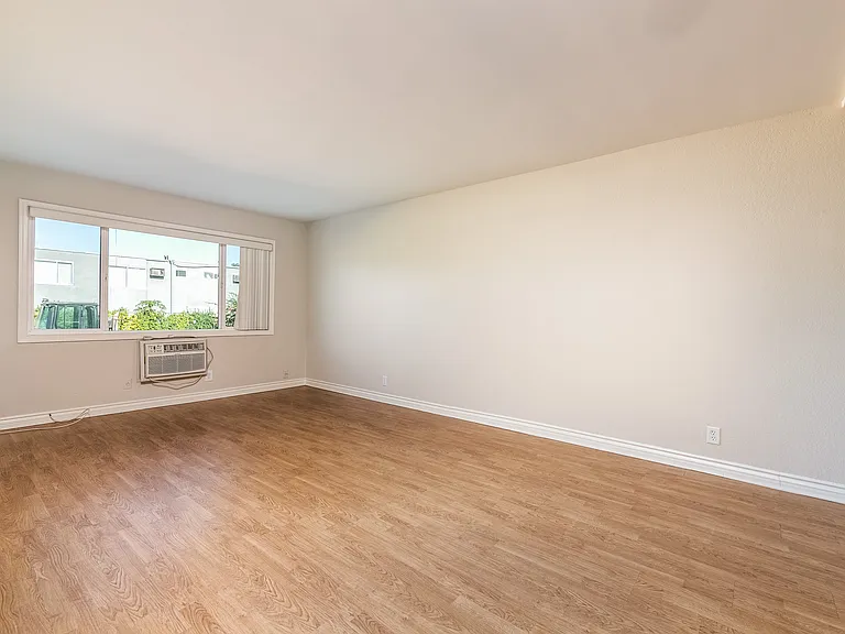 5161 Riverton Ave #104 — Photo 3