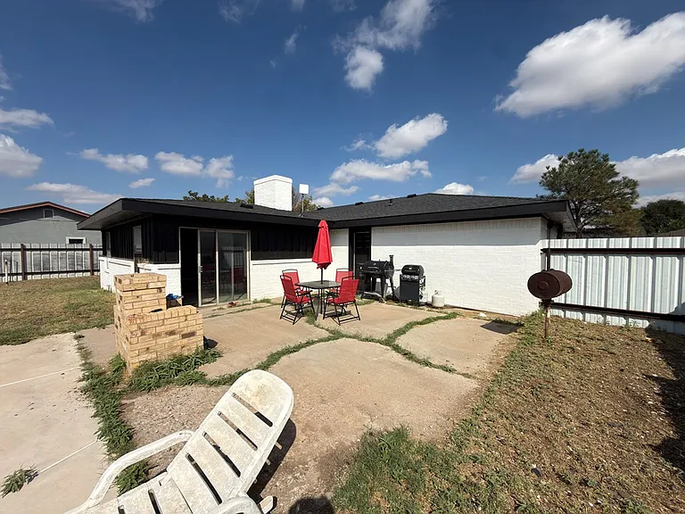 1805 S Bryan Ave — Photo 16