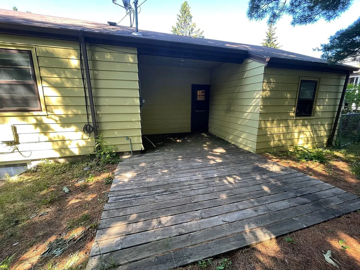 Building Photo - 2044 Woodland Ave