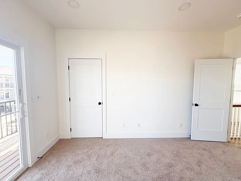 1385 Meridian St — Photo 28