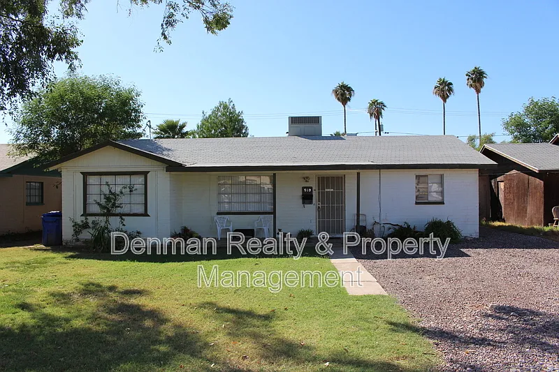 910 S Una Ave