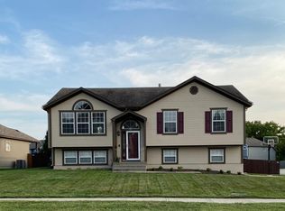 801 SE 15th St, Lees Summit, MO 64081