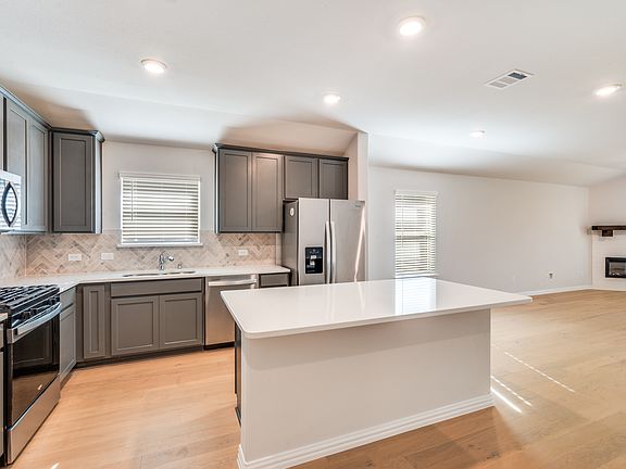 4th image of 2024 Briarbrook Dr