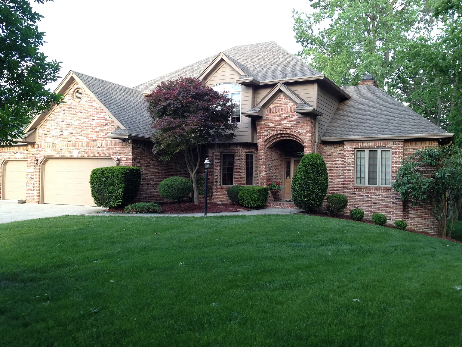 6468 Pheasant Dr photo 1