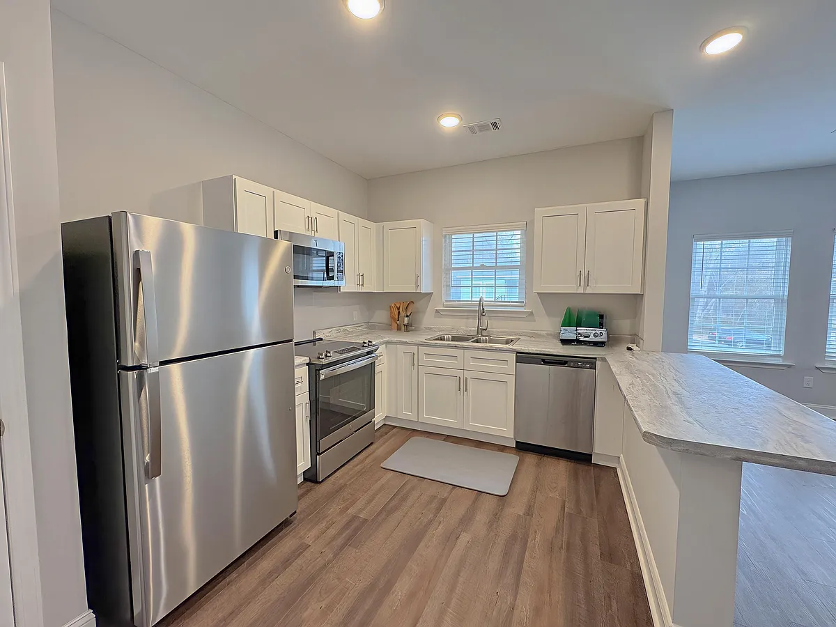 Building Photo - 130 Briarwood Rd #210