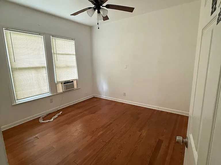 4210 Sullivan St — Photo 5