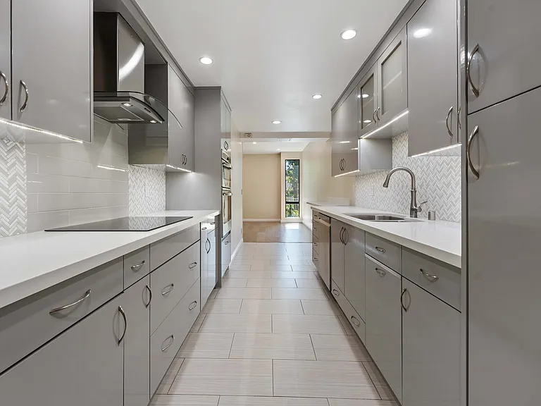 5340 Yarmouth Ave #108 — Photo 9
