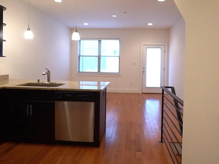 1612 Ogden St — Photo 10