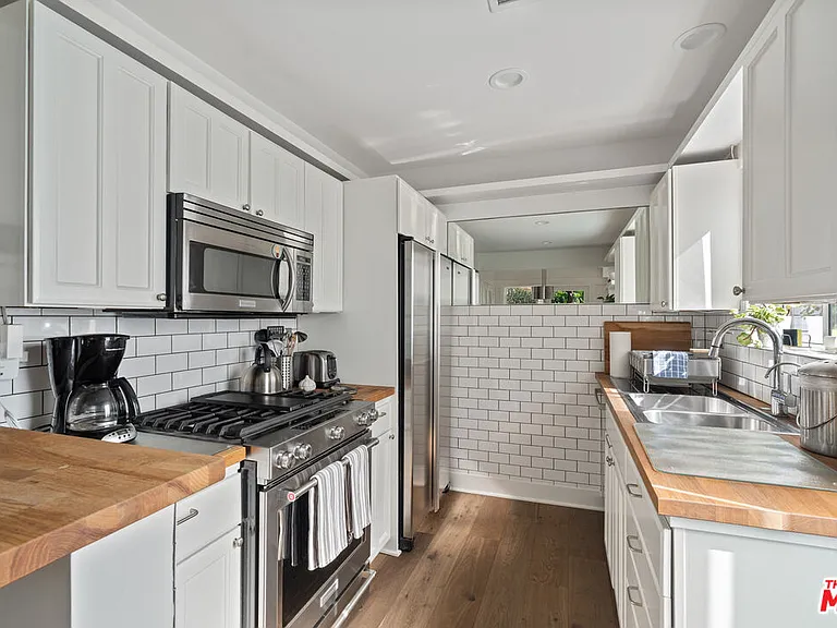 1613 Cabrillo Ave — Photo 12