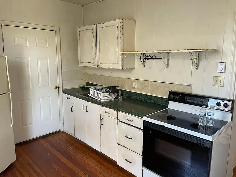 615 Mountain Ave SW #B — Photo 5