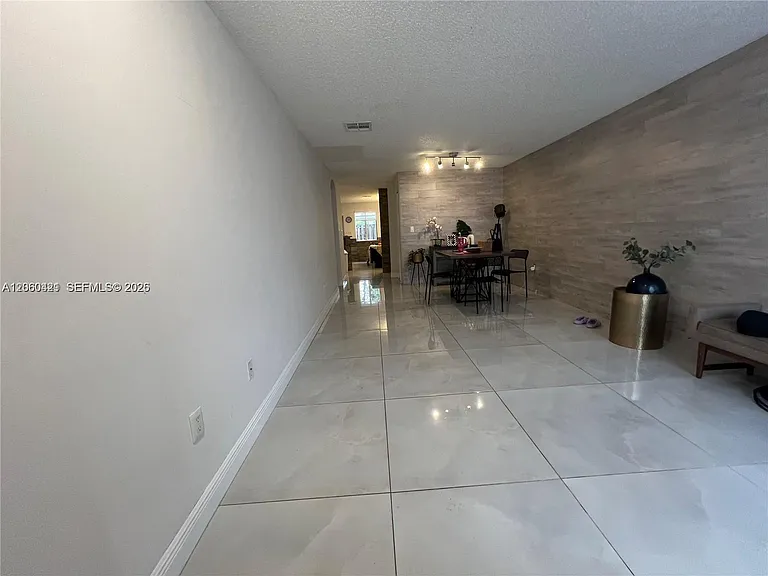11612 NW 50th Ter #11612 — Photo 5