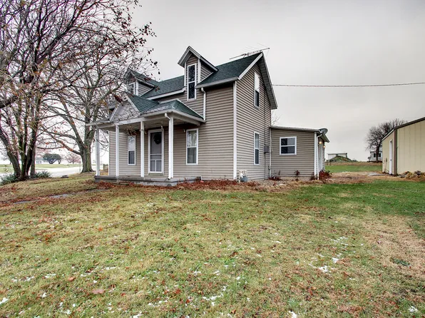108 Foster Ave, Plainville, IL 62365
