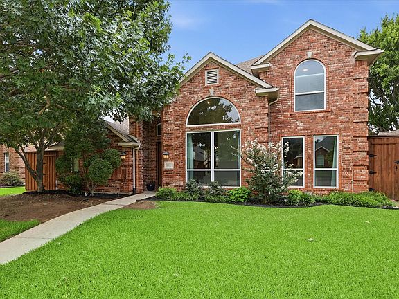2nd image of 2526 Fallview Ln