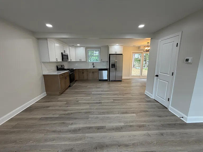 413 Evans Ave — Photo 6
