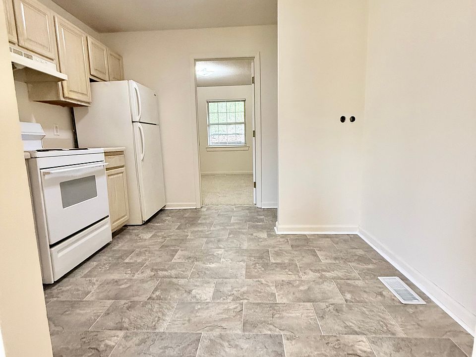 2nd image of 102 Carter Sells Rd