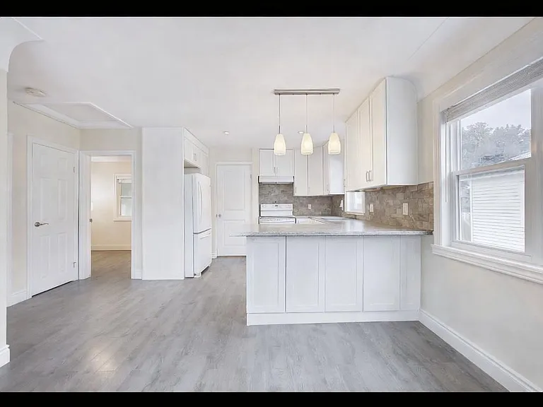 259 Sanders St — Photo 5