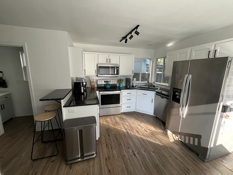 2676 W Ona St — Photo 8