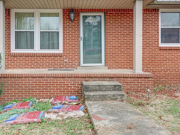 5th image of 226 Annette Dr