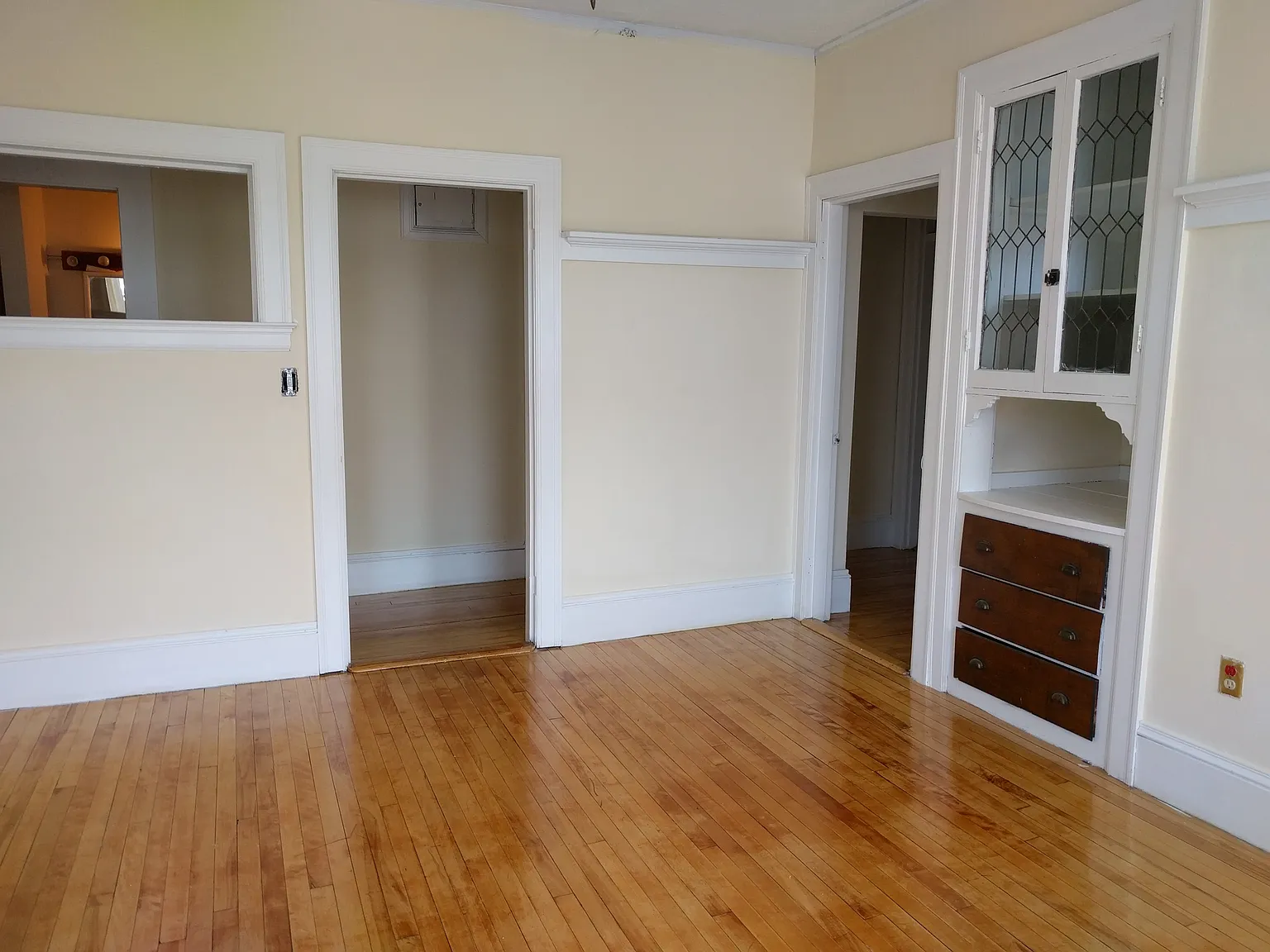 4 bed, $2,350 — Photo 2