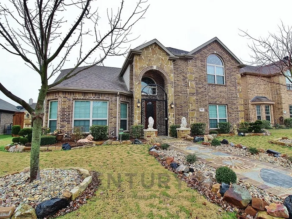 110 White Oak Lane Red