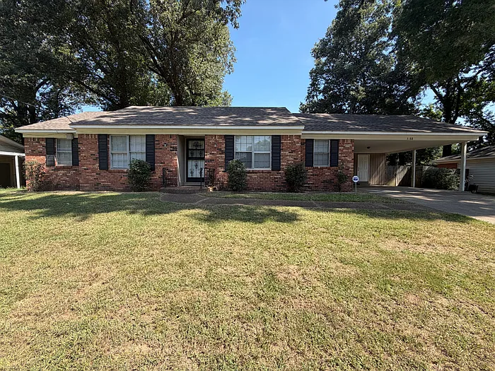3 bed, 1.5 bath, 1405 sqft, $1,550 — Photo 1