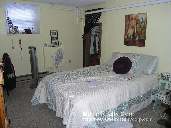 76 Egmont St #B — Photo 4