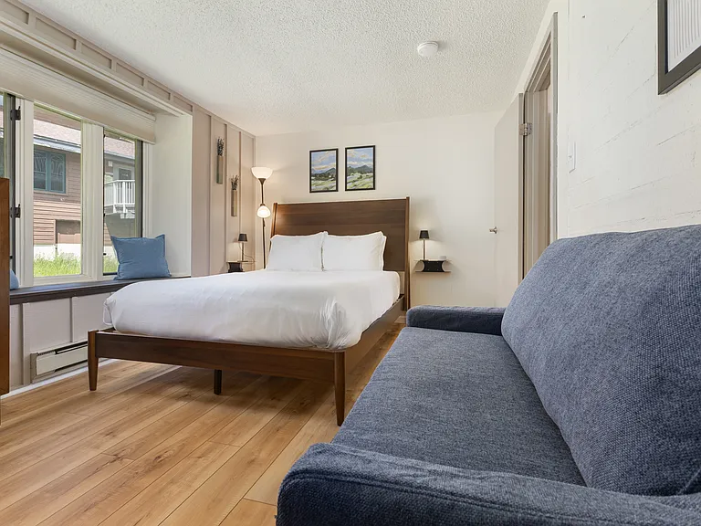 Upper Level Ensuite Bedroom 1 | Queensize Bed | Sleeper Sofa