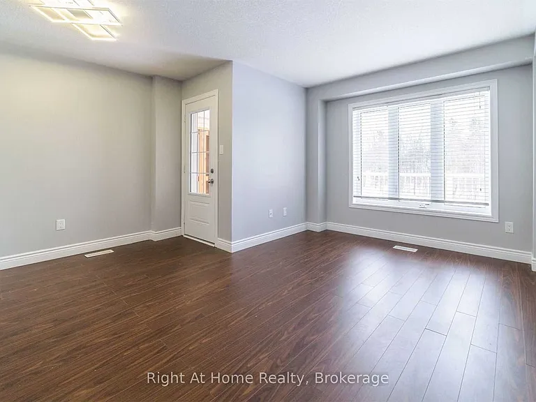 66 Knotty Pine Ave — Photo 3
