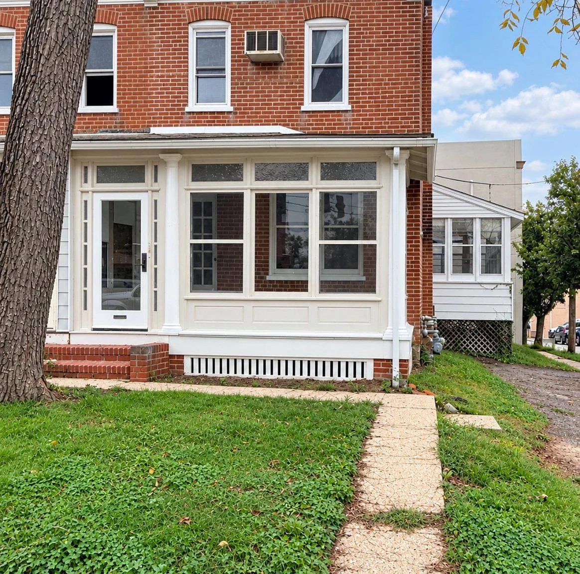 111 Gayley St — Photo 1