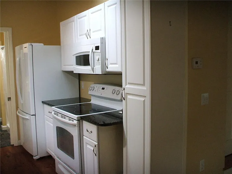 82 Narragansett Ave W — Photo 5