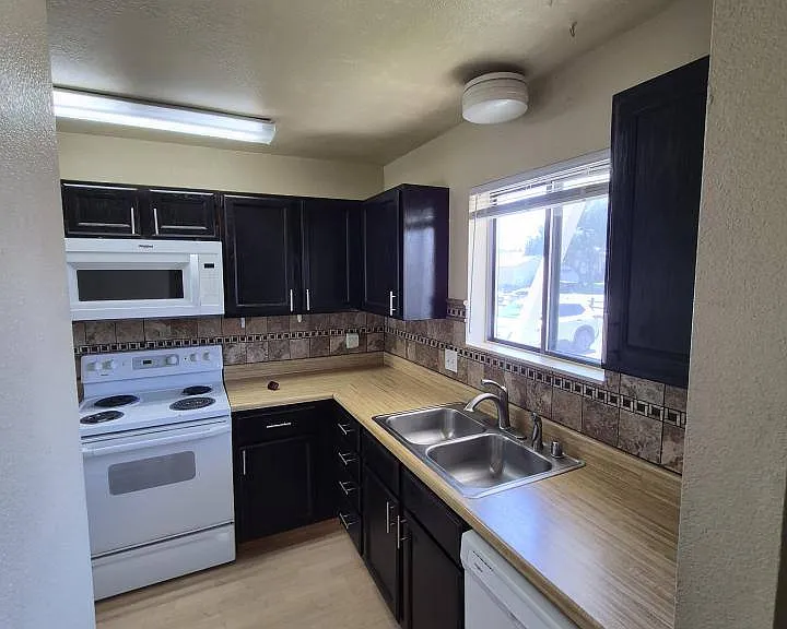 3285 Canyon Dr #6 — Photo 4