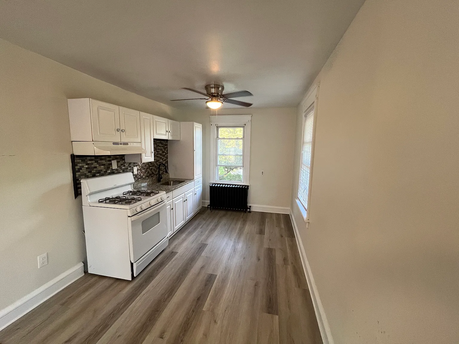 2 bed, 700 sqft, $1,600 — Photo 4