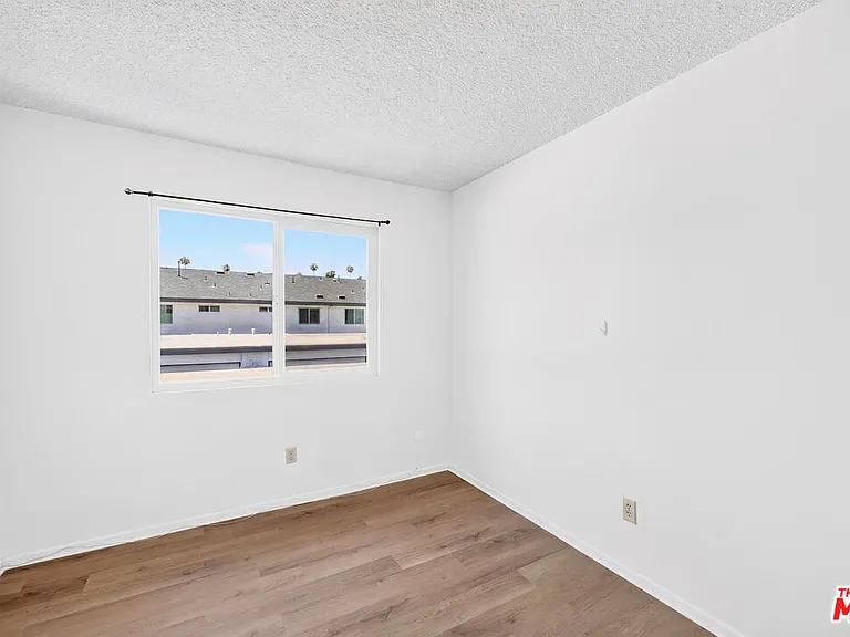 19221 Sherman Way #40 — Photo 18