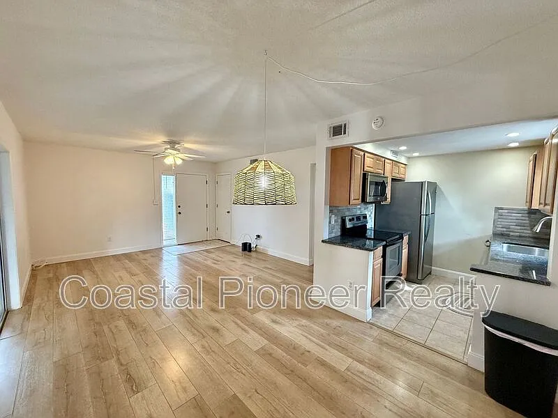 2 bed, 2.0 bath, 1100 sqft, $1,750 — Photo 3