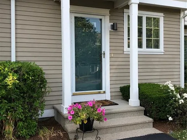 735 Willett Ave Unit 205, Riverside, RI 02915