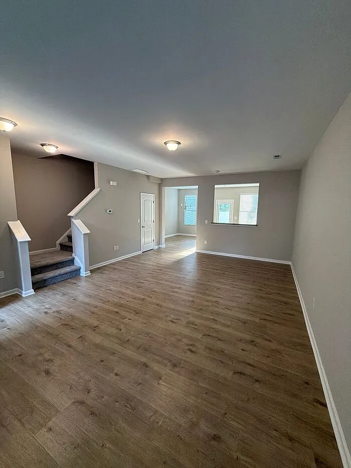 3 bed, 2.5 bath, 1398 sqft, $1,625 — Photo 3