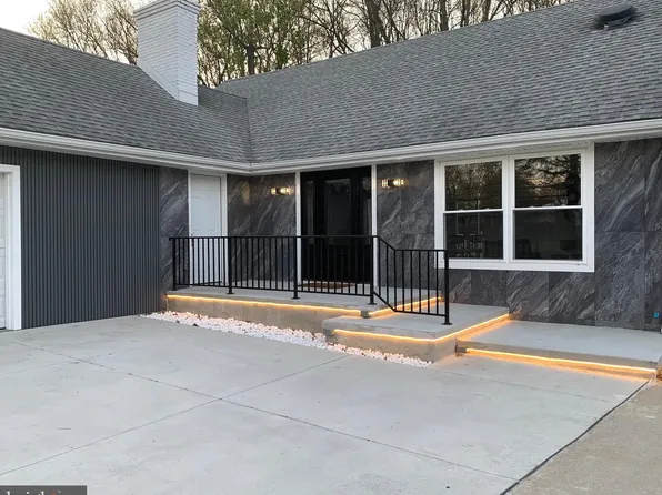 301 Hialeah Dr, Cherry Hill, NJ 08002