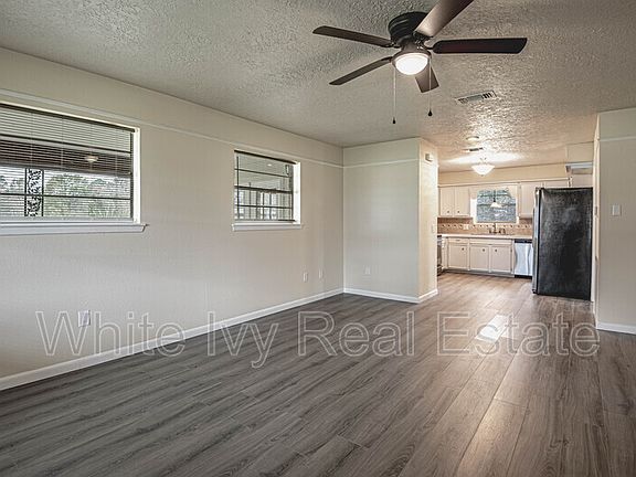 3rd image of 137 E Austin Ave