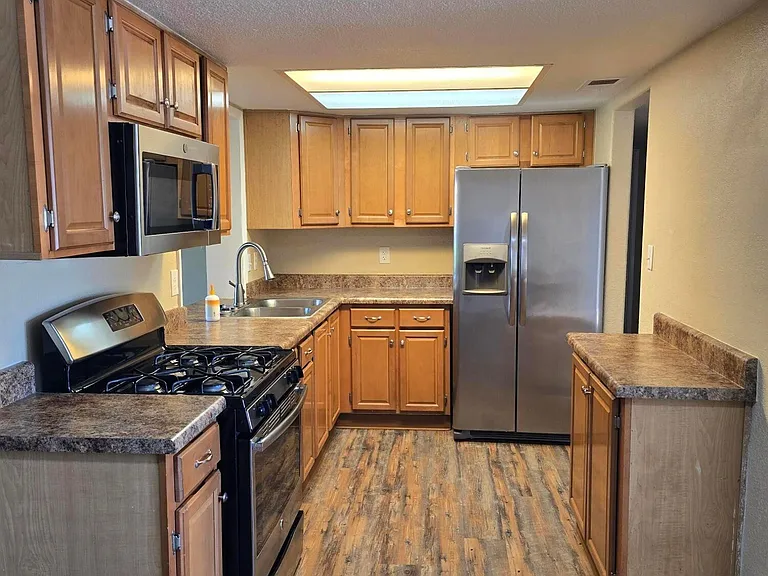 9002 W Roma Ave — Photo 5